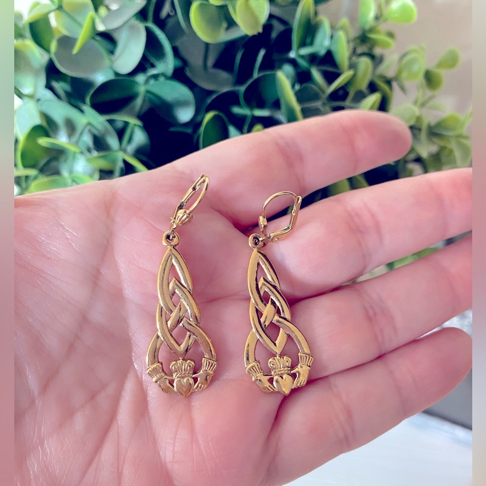 Vintage Sol Dor Gold tone clasp heart hand dangle earrings (#3)